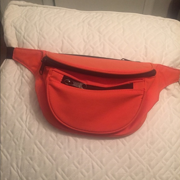 gap fanny pack